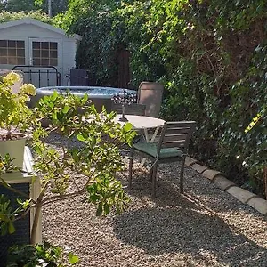 Guest house Le Petit Jardin ..., L'Isle-sur-la-Sorgue