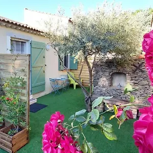 De L'olivier, Classe, Climatise, Jardin Avec Parking Gratuit Devant Le Et A 5 Minutes Du Centre-ville A Pied LʼIsle-sur-la-Sorgue
